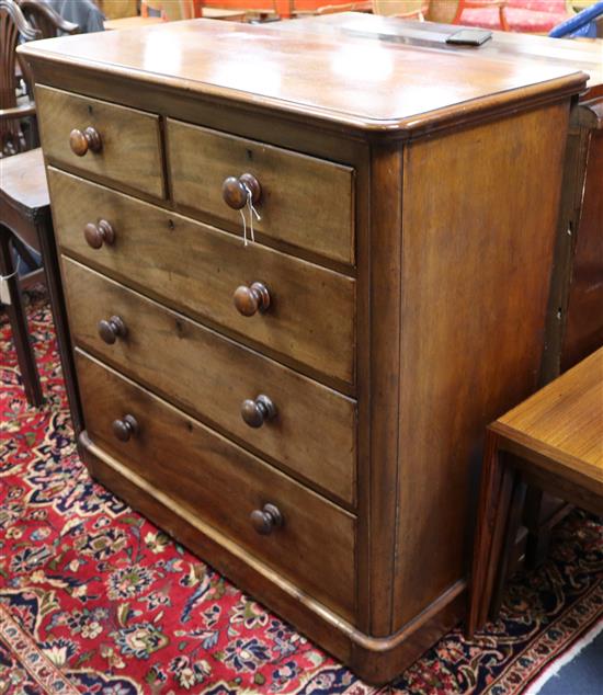 A Victorian mahogany chest of drawers W.102cm